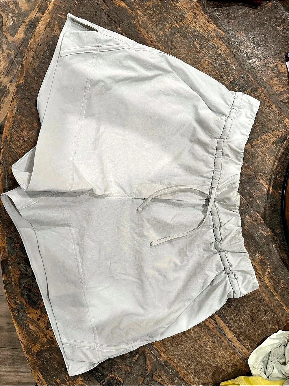 lululemon Cinchable Waist High-Rise Woven Short 3.5" Shorts White Medium